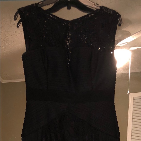 Black Lace Panel Laundry by Shelli Segal Gown - Picture 2 of 4